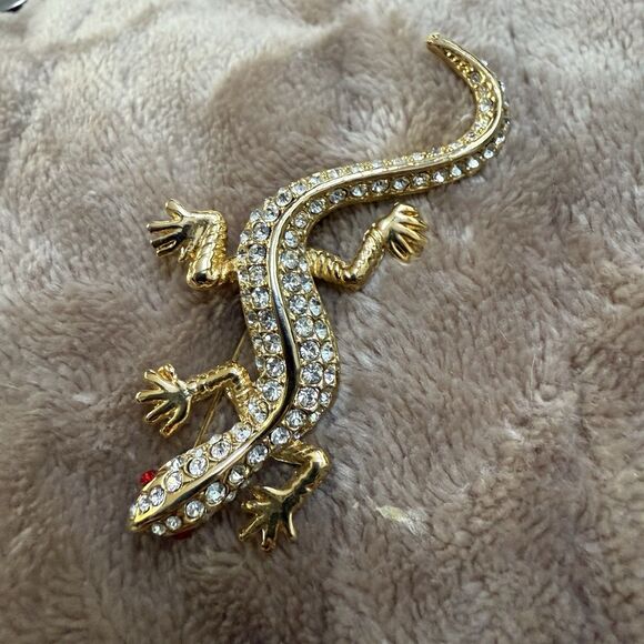 Vintage Lizard Gecko Pin Red Rhinestone Eyes Gold Tone Animal Reptile Jewelry - Picture 1 of 5